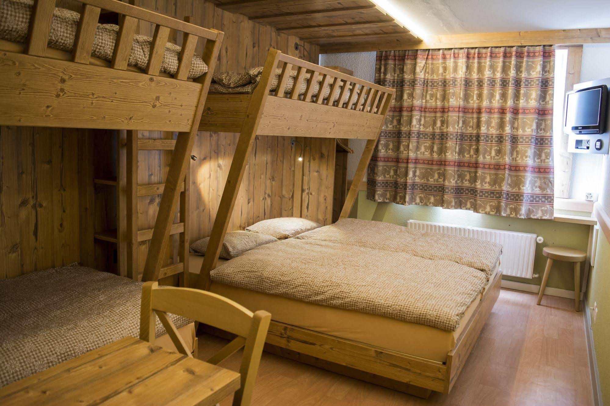 Alpine Classic Hotel Лезен Екстериор снимка